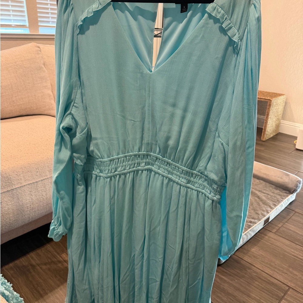 Light Aqua V-Neck Long Sleeve Midi Dress